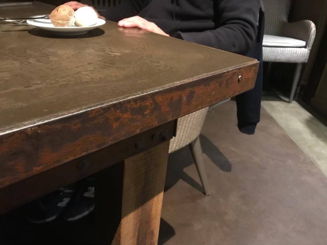 モールテックスのテーブル